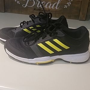 Adidas tennis like new !